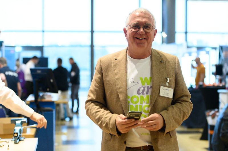 Bernd Weinig blickt optimistisch ins kommende Schraubtec-Jahr: „Gute Locations in attraktiven Regionen, ermöglichen unseren Ausstellern die immersive und interaktive Präsentation ihrer Produkte und Lösungen, für eine sichere Schraubenverbindung in der Industrie. Das bringt die Marktteilnehmer untereinander ins Gespräch. National und ab 2025 mit einem Standort in Polen auch international!“ So bleibe die Schraubtec als junges Regionalmesse Format für alle Stakeholder im neuen Jahr unmittelbar, wahrhaftig und glaubwürdig im Thema.“ (Bild: Stefan Stark/VCG)