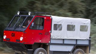 Der Ox Flat-Pack Truck wird per Paket zum Kunden geliefert. (Ox GVT)