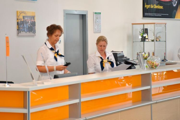 Die erste Anlaufstelle für die Servicekunden ist die Infotheke im Kundenzentrum. (Rubbel)