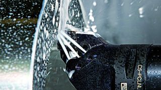 Mit der Hochdruckkühlung lässt sich die Prozesssicherheit beim Drehen und Fräsen steigern. (Archiv: Vogel Business Media)