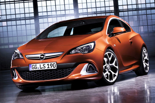 Technische Finessen: Damit die Leistung auch bei reinem Frontantrieb sicher auf die Straße kommt, verwendet Opel an der Vorderachse das schon beim Standard-GTC eingesetzte HiPerStrut-Hochleistungsfederbein, das Antriebseinflüsse in der Lenkung minimiert. (Opel)