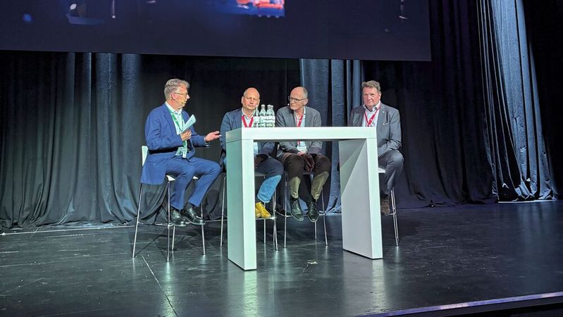 Als Gipfeltreffen wurde der Paneltalk zwischen Versicherern und ZKF angekündigt. Die parallel unternommenen Versuche, sich weiter anzunähern, waren auch in der Diskussion spürbar.(Bild:  Otto - VCG)