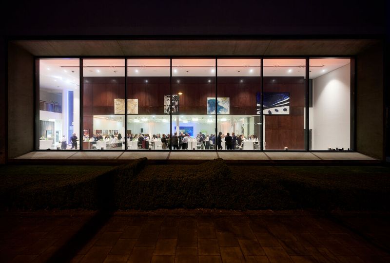 Impressionen vom ELEKTRONIKPRAXIS Frühlingsfest 2023 im Ketterer Kunst mit der Verabschiedung von Johann Wiesböck.  (Bild: © EYE AM CHRIS)