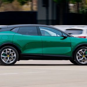 Rein elektrisch soll der Eletre X – nach der chinesischen Messnorm WLTC – 350 Kilometer schaffen.(Bild:  Lotus)