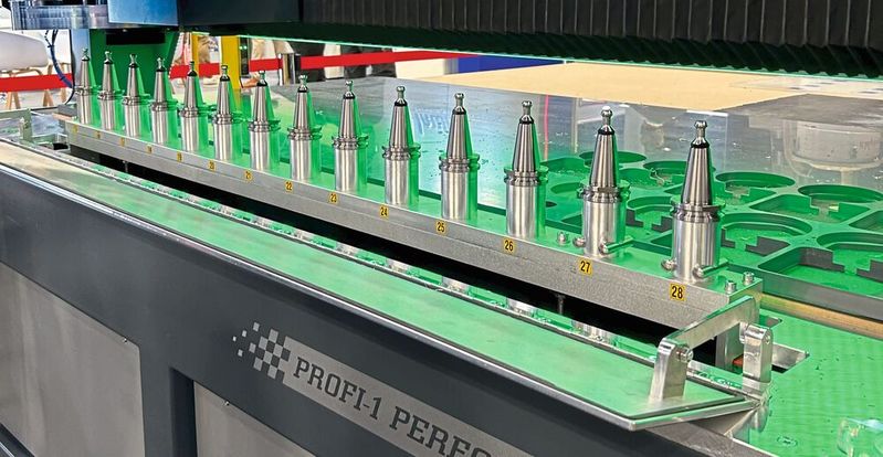 Profi-1 Performance von Harmuth CNC-Frästechnik mit encodergesteuerter Frässpindel und integriertem Werkzeugwechsler.(Bild:  Mitsubishi Electric)