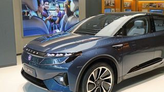 Der M-Byte im Byton Place Shanghai ist noch ein Prototyp, soll jedoch weitgehend dem kommenden Serienmodell entsprechen. (Bild: Wehner/»kfz-betrieb«)