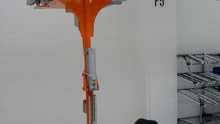 Barrierefreies Arbeiten ermöglicht der ergonomische Montagesitz EMS von Trikon.  (Bild: Trikon)