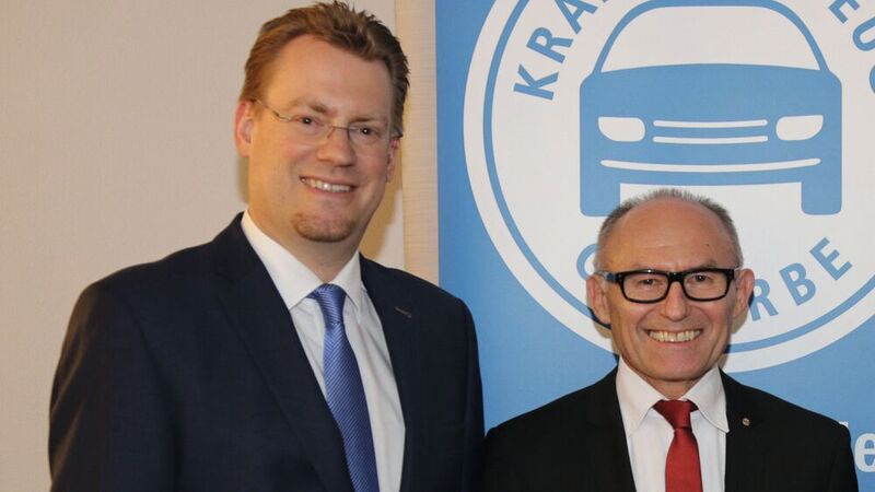 Präsident Michael Ziegler (rechts) und Hauptgeschäftsführer Carsten Beuß vom Kfz-Gewerbe Baden-Württemberg stellten die Bilanz des vergangenen Autojahres vor. Für 2021 hoffen sie auf eine leichte Erholung durch einen Nachholeffekt.