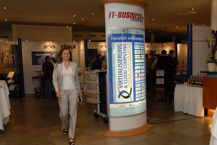Immer im vollem Einsatz für Besucher und Aussteller: Vera Nikolic von der IT-BUSINESS Akademie. (Archiv: Vogel Business Media)