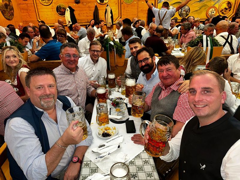 (v. l.) Christoph Renner (NBB), Lutz Denzel, Philip Blume (ACER), Simon Auburger (Bechtle), Christian Gehrke (ACER), Ingo Marquardt (NBB) und Tobias Knetsch (ACER) (Bild: Vogel IT-Medien GmbH)