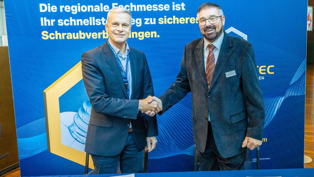 Wollen mit ihrer Zusammenarbeit die Qualifizierung in der Schraubtechnik stärken (v.l.n.r.): Hans Führlbeck, Geschäftsführer DSV und Hans-Martin Hanke, 1. Vorstandsvorsitzender des VQWS.