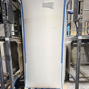 Big Bags auf dem Vibrationstisch, einmal befüllt(Bild:  Netter GmbH)