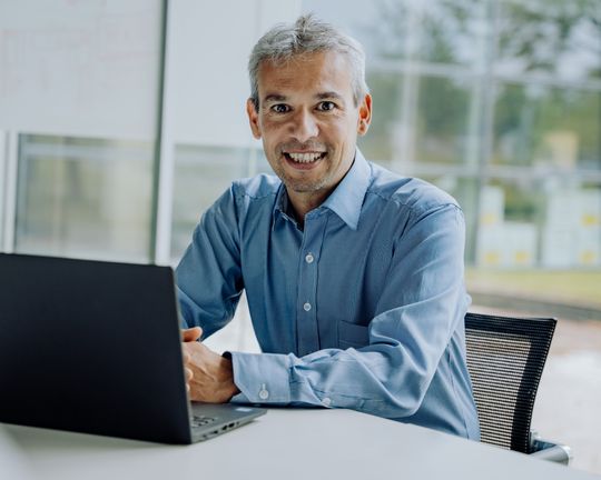 Hans Jayatissa ist Experte für Quantentechnologie Experte bei GlobalConnect.(Bild:  GlobalConnect)