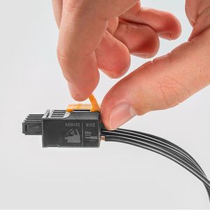 Neben dem akustischen “Klick“ zeigt der Visual-Safety-Indicator den sicheren Anschluss des Leiters an.  (Bild:  Weidmüller Interface GmbH & Co. KG)