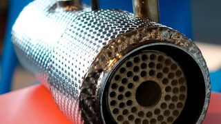 Der Ammoniakgenerator ist das Herzstück des Bnox-Systems von Baumot. (»kfz-betrieb«/Jan Rosenow)