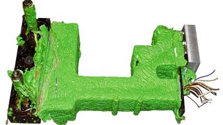 Seheh Ihre Heißkanalsystem nach längerem Einsatz auch so aus? Dann sollten Sie mal die thermischen Reinigungssysteme von Schwing Technolgies ausprobieren... (Schwing)