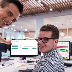 Dualis zeigt auf der Hannover Messe sein Advanced Planning and Scheduling (APS)-System Ganttplan. Die Software soll hohe Flexibilität bei gleichzeitig geringem manuellem Aufwand ermöglichen. Eine neue Funktion bietet zudem eine automatisierte und optimierungsbasierte Planung alternativer Fertigungsversionen. Hannover Messe: Halle 4, Stand D54 und D62.(Bild:  Dualis)