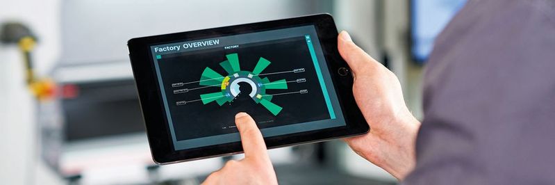 Grüne Balken bedeuten, die Maschinen produzieren. Die Sunburst-Ansicht ist einer von mehreren Statusberichten im ByCockpit. Das Kreisdiagramm präsentiert den Zustand der gesamten Fertigung auf einen Blick.(Bild:  Manuel Stettler)