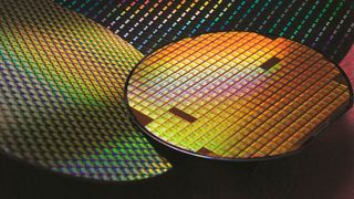 Planare Skalierung: Eine minimale Prozessknotengröße von nur einem Nanometer würde die Zahl der möglichen integrierten Schaltkreise auf einem Wafer drastisch erhöhen gegenüber den heute Goldstandards mit 5 und 7 nm. (Bild: TSMC)