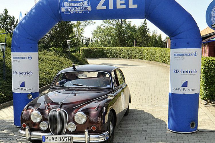 Am Ziel: Der Jaguar MK II (Baujahr 1965) hat durchgehalten. (Foto: Zietz)