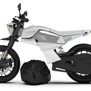 Man kann das E-Motorrad also beispielsweise im Haus aufladen.(Bild:  Ryvid)