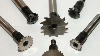 Die Kreissägen mit innerer KSS-Zuführung sind in den Durch-messern von 15 bis 32 mm  und mit den Breiten von 0,2 bis 3 mm verfügbar. (Archiv: Vogel Business Media)