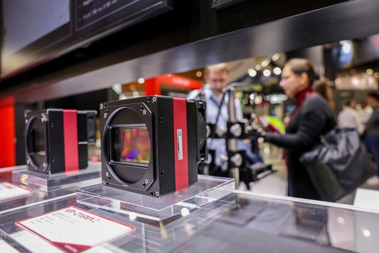 Die Vision in Stuttgart ist globaler Treffpunkt für alle, die Machine Vision entwickeln, integrieren und in anspruchsvollen Anwendungen einsetzen.(Bild:  Uli Regenscheit / Messe Stuttgart)