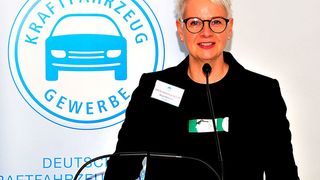 ZDK-Geschäftsführerin Birgit Behrens informierte beim 17. ZDK-Ausbildertag unter anderem über kostenlose Weiterbildungsmöglichkeiten für Ausbilder. (Schmidt/»kfz-betrieb«)