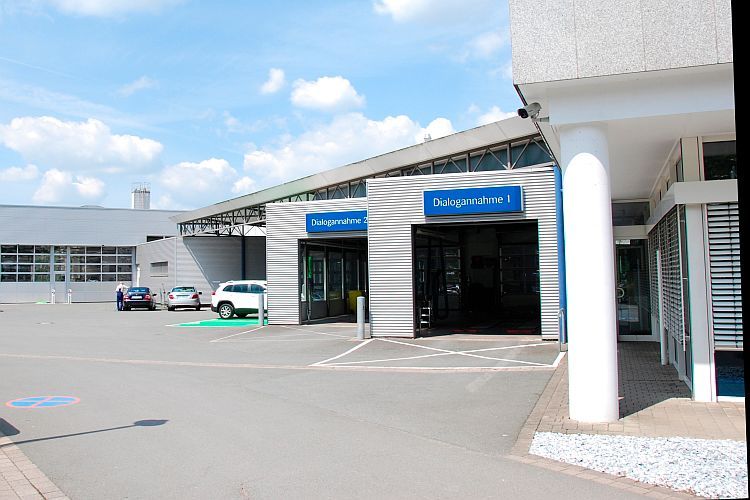 Einladend warten die Annahmeboxen auf Kunden. Doch die haben heute eine Alternative. (Foto: Rosenow)