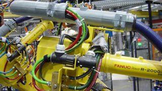 Komplex: Schlauchpakete am Roboterarm (Archiv: Vogel Business Media)