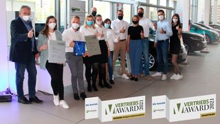 Das Ingolstädter VW-Autohaus Hofmann & Wittmann ist der glückliche Gesamtsieger des Vertriebs Awards 2021. Zudem punktete es in der Kategorie Elektromobilität. (Bild: Hofmann & Wittmann)