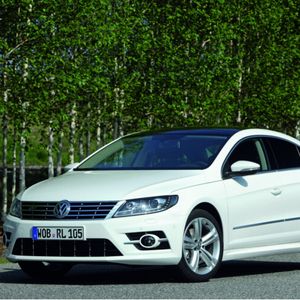 Seine viertürige Limousine CC bietet VW nun auch mit einem R-Line Ausstattungspaket an.