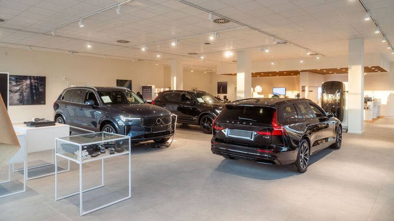 Der Volvo-Showroom ist skandinavisch geprägt. (Bild: Krüll-Gruppe)