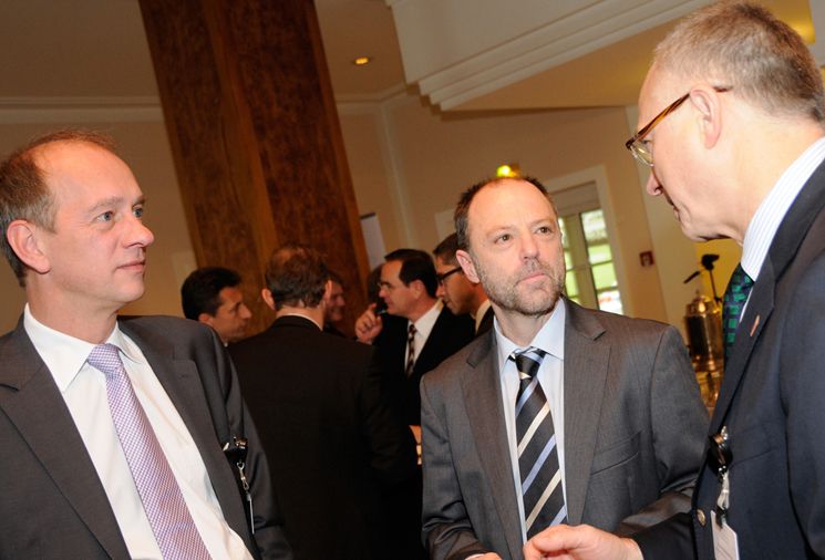 Gerhard Altmann, Senior Director Technology & Services (SAS Deutschland), Günther Benz, Ministerialdirektor und Amtschef des Innenministeriums (Mecklenburg-Vorpommern), und Horst Westerfeld, Staatssekretär und Bevollmächtigter der Hessischen Landesregierung für eGovernment und Informationstechnologie (CIO, Hessisches Ministerium der Finanzen). (Archiv: Vogel Business Media)