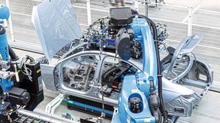 Trotz eines stabilisierten Auftragsbestands bleibt die Stimmung in der Automobilbranche mehr als schlecht. (Bild: Mercedes-Benz)
