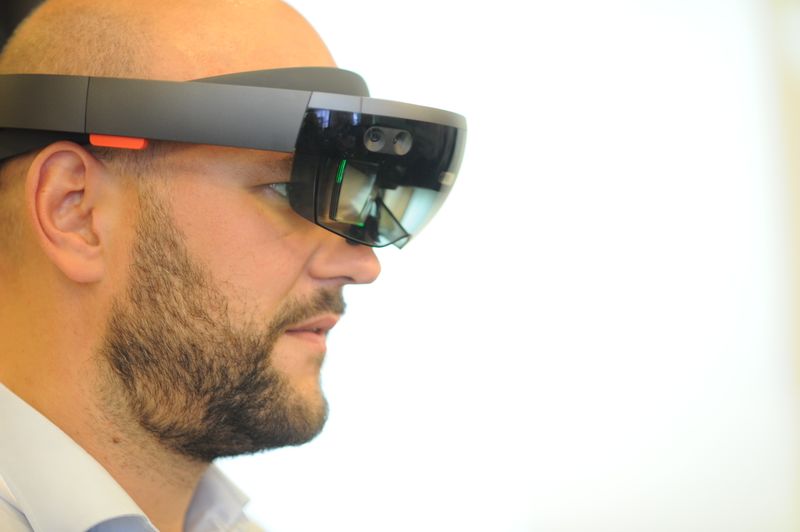 Teilnehmer testeten die Microsoft HoloLens in einer exklusiven Session. (Bild: Gwava)