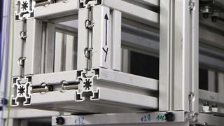 Bild 1: Prototyp einer seriellen Leichtbau-Werkzeugmaschinenstruktur am ISW. (Apprich, ISW Universität Stuttgart)