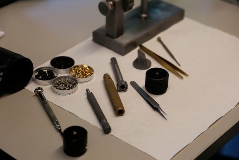 Dans l'assemblage, la méticulosité et le savoir-faire restent essentiel pour produire de la qualité. (JR Gonthier)