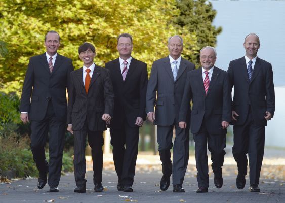 Die Geschäftsführung seit 2005: Frank Stührenberg, Prof. Dr. Gunther Olesch, Roland Bent, Klaus Eisert, Dr. Heinz Wesch und Dr. Martin Heubeck. (Bild: Phoenix Contact)