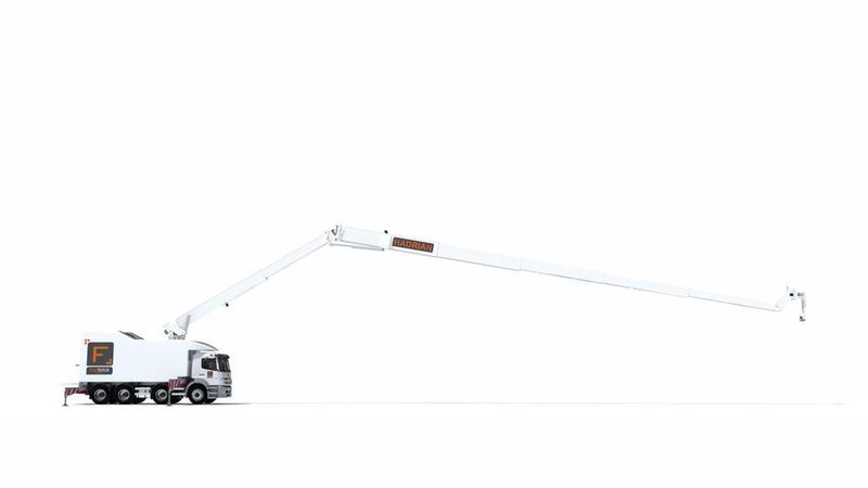 1. Platz: Hadrian X - ein Roboter, der selbstständig Häuser baut. Hadrian X ist ein vollautomatisierter, neuartiger Bauroboter, der innerhalb von drei Tagen ein komplettes Haus von 180 Quadratmetern Wohnfläche bauen kann. Der Roboter kann bis zu viermal schneller als menschliche Bauarbeiter bauen und ist unermüdlich. Er legt dabei 1000 Mauersteine pro Stunde und kann 24 Stunden am Tag arbeiten.  (TradeMachines)