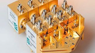 Den Weg für den Mobilfunkstandard der Zukunft ebnen – das ist das Ziel der Wissenschaftler im Forschungsprojekt Terranova. Das Fraunhofer-IAF, einer der Projektpartner, fokussiert sich auf die Integration von Funkmodulen auf Chipebene. Im Bild zu sehen ist ein Funktionsprototyp eines 300-GHz-Mehrkanal-Funksystems zur weiteren Integration als System-on-Chip. (Fraunhofer-IAF)