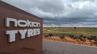 Bei wenig „spanischem“ Wetter lud Nokian Anfang März Journalisten und Händler auf sein neues Testzentrum namens „Hakka-Ring“ ein. (Bild: Rosenow – VCG)