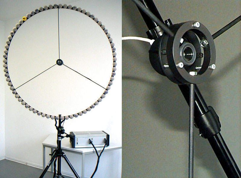 Bild 2: Messanordnung (lins) mit Mikrofon (rechts) zur akustischen Lokalisation im Fernfeld. Bild: IfW/GFaI (Archiv: Vogel Business Media)