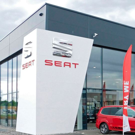 Seat hat fünf Händler mit dem Top Dealer Award ausgezeichnet.(Bild:  Seat)