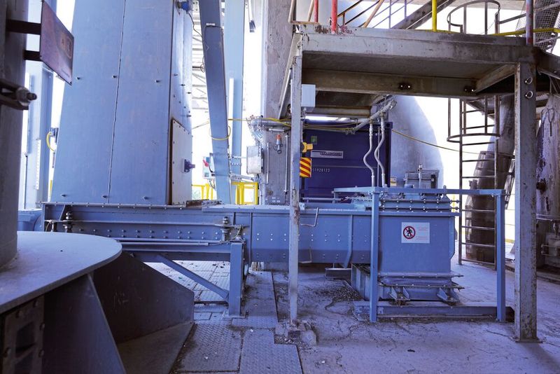 Die Doppel-Abzugsschneckenförderer der Baureihe BG Optilock: Das Air-Lock-Prinzip schützt das Material vor der falschen Luft von außen, die in den Verbrennungsprozessen entstehen kann. (Bild: Beumer)