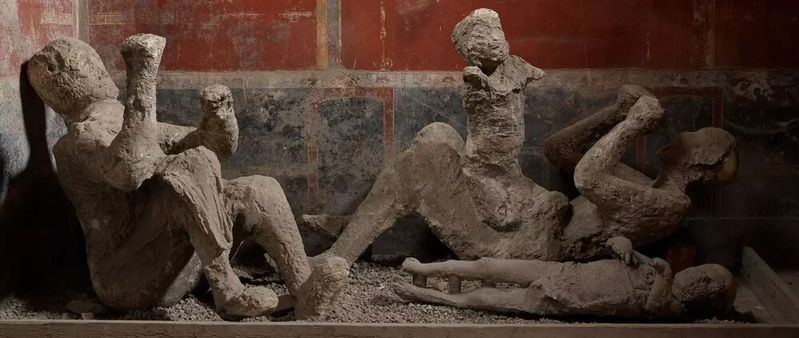 Gruppe von Abgüssen aus dem Haus des Goldenen Armbands. Abgüsse Nr. 50-51-52, Entstehungsjahr 1974.(Bild:  © courtesy of Archaeological Park of Pompeii)