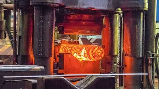 Vor allem energieintensive Branchen leiden unter den Steigenden Gas- und Strompreisen. Jetzt schlagen mehrere Verbände Alarm. (©Radim Glajc - stock.adobe.com)