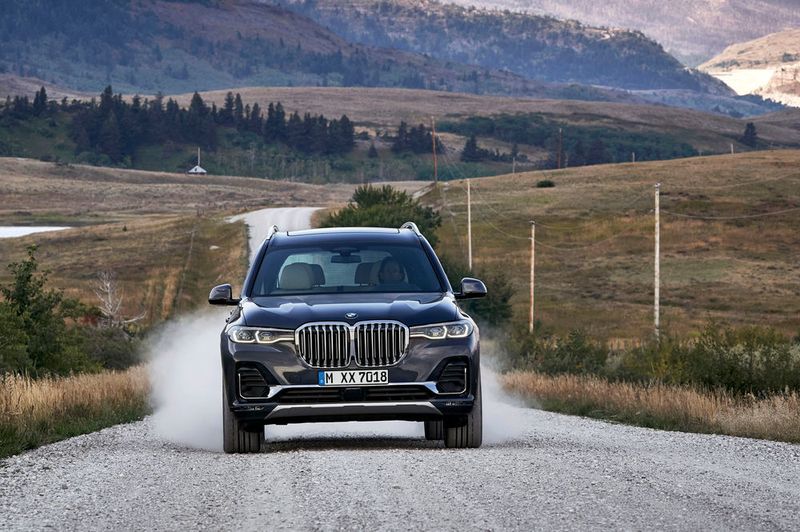 Der X7 startet mit einem Reihensechszylinder-Benziner. (BMW)