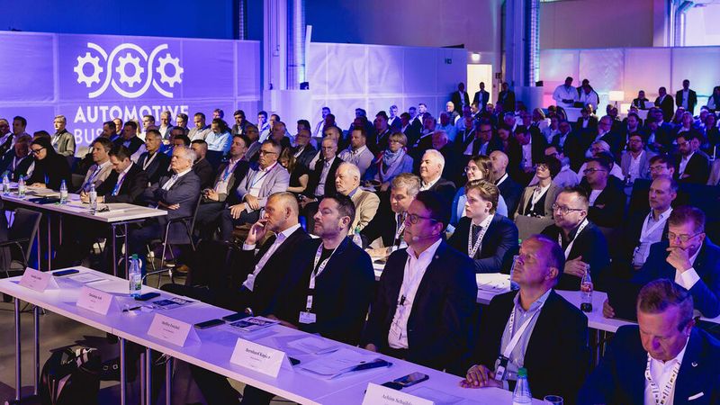 ...die nach Würzburg gereist waren,  um sich über die neuesten Entwicklungen und Trends der Automotive-Branche zu informieren. (Stefan Bausewein)