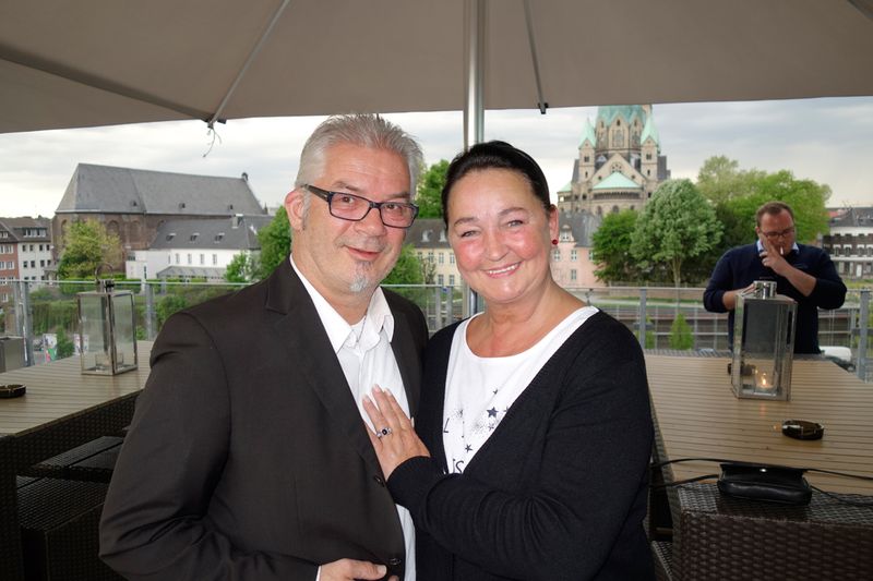 Ralf Claußen und seine Frau, Adam Bürosysteme, genießen den Abend. (Bild: IT-BUSINESS)